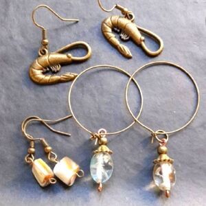 Artisan earrings  212# dangle earrings Shrimp Kawaii MoP Shell Hoops dangles 3Pr
